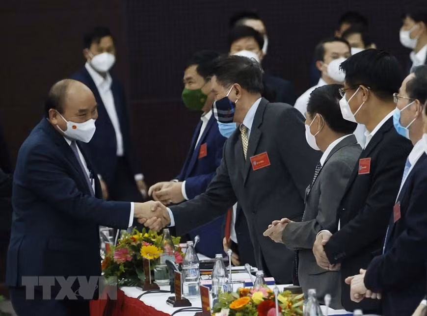 Chủ tịch nước Nguyễn Xuân Phúc với các đại biểu tham dự hội thảo. (Ảnh: Thống Nhất/TTXVN)