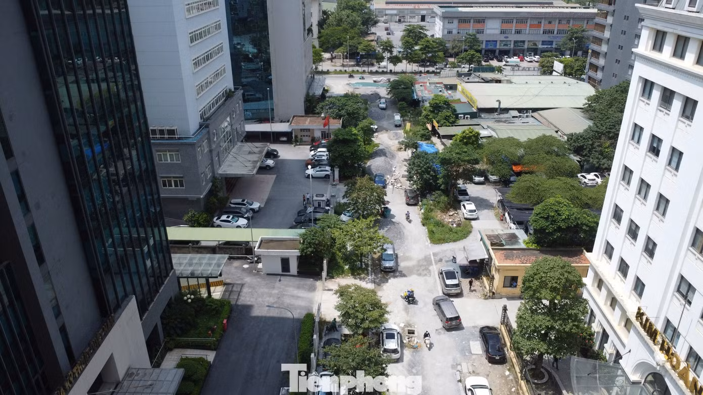 Sau 4 năm thi công, Dự án Xây dựng và Đấu nối hạ tầng kỹ thuật ô đất D20 Khu đô thị mới Cầu Giấy (Hà Nội) vẫn dang dở. Sau 4 năm thi công, Dự án Xây dựng và Đấu nối hạ tầng kỹ thuật ô đất D20 Khu đô thị mới Cầu Giấy (Hà Nội) vẫn dang dở.