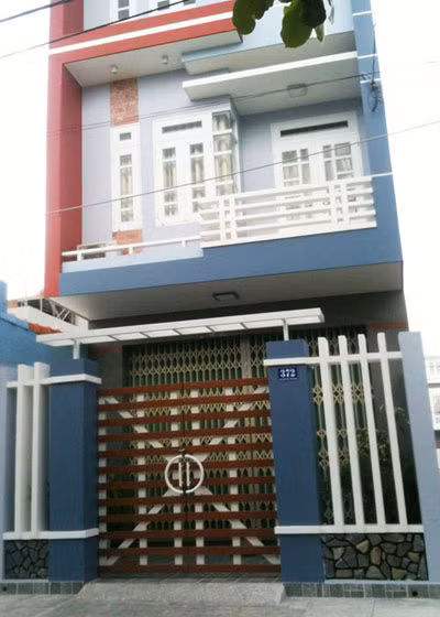 Sau khi xảy ra sự việc nhà ông D lúc nào hai vợ chồng cũng đóng cửa đấm đá, ùm sèo trong nhà