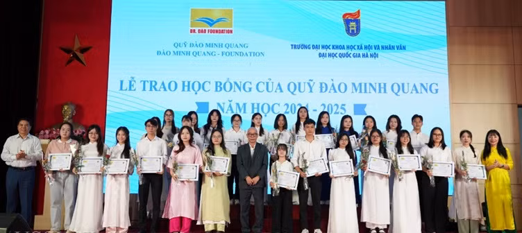 28 sinh viên nhận học bổng từ Quỹ Đào Minh Quang.