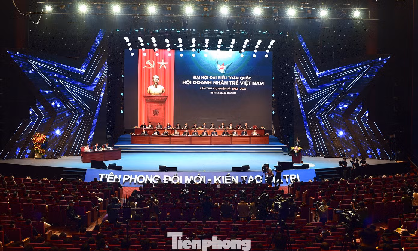 Đại hội DNT Việt Nam lần thứ VII có khẩu hiệu hành động "Tiên phong đổi mới - Kiến tạo giá trị". Ảnh: Xuân Tùng