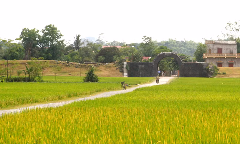 Phía tây của thành nhà Hồ