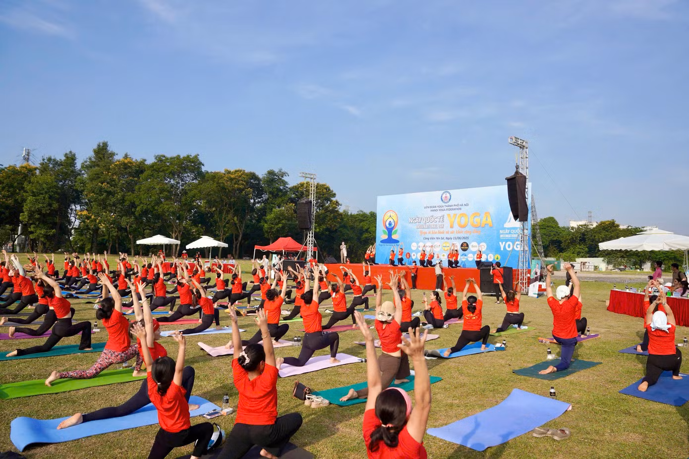 Chủ đề của năm 2025: “Yoga vì Hòa bình và Sức khỏe cộng đồng”. Đây cũng là dịp để người dân thủ đô quảng bá hình ảnh Việt Nam thân thiện, năng động, yêu chuộng hòa bình đến bạn bè thế giới. Chủ đề của năm 2025: “Yoga vì Hòa bình và Sức khỏe cộng đồng”. Đây cũng là dịp để người dân thủ đô quảng bá hình ảnh Việt Nam thân thiện, năng động, yêu chuộng hòa bình đến bạn bè thế giới.