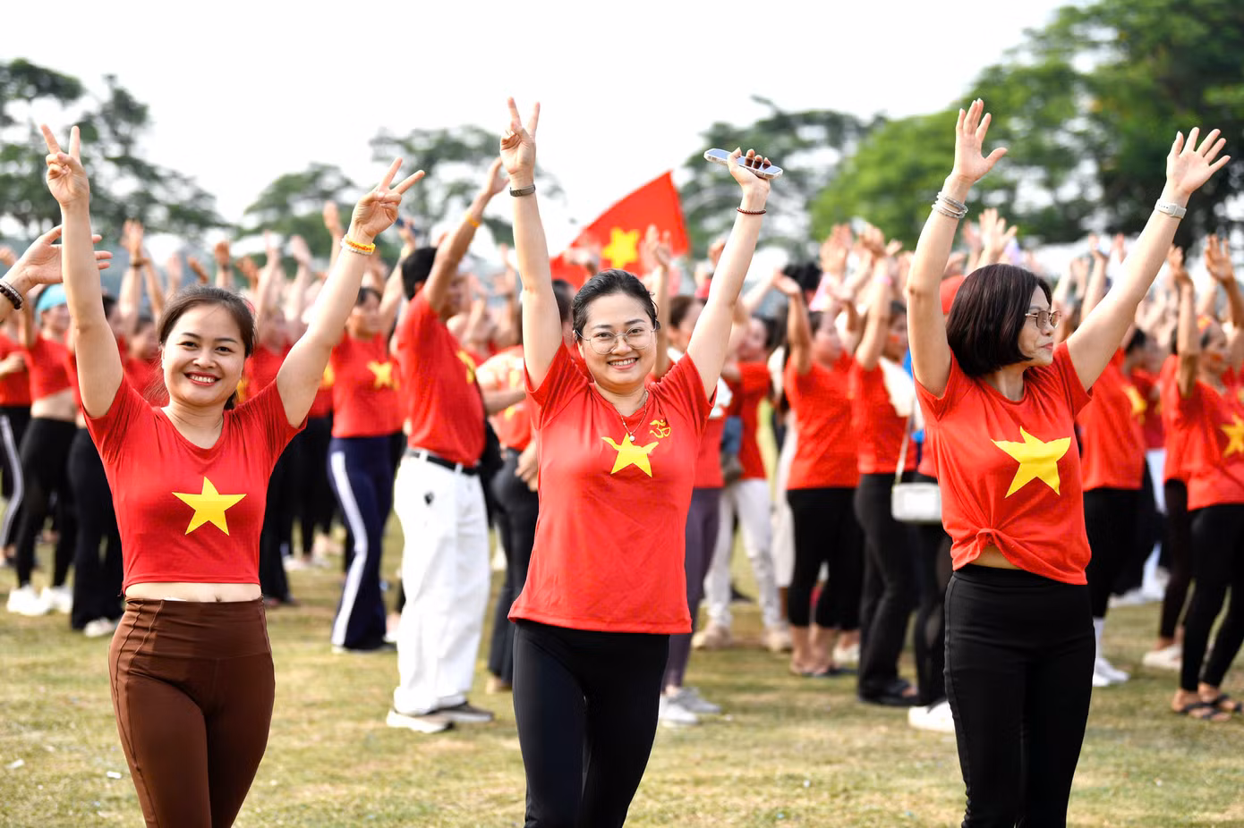 Sự kiện thu hút khoảng 1.000 yoga của Hà Nội và nhiều tỉnh thành lân cận háo hức chờ đợi và tham gia. Ngoài ra, chương trình còn vinh dự chào đón đại diện của Đại sứ quán Ấn Độ tại Việt Nam; đại diện các ban, bộ, ngành Trung ương và TP Hà Nội Sự kiện thu hút khoảng 1.000 yoga của Hà Nội và nhiều tỉnh thành lân cận háo hức chờ đợi và tham gia. Ngoài ra, chương trình còn vinh dự chào đón đại diện của Đại sứ quán Ấn Độ tại Việt Nam; đại diện các ban, bộ, ngành Trung ương và TP Hà Nội