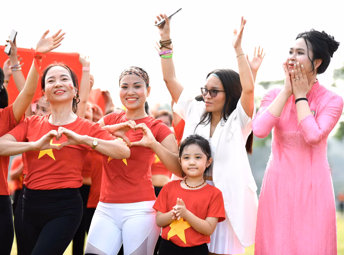 Sáng 15/6/2025 tại Công viên Yên Sở, quận Hoàng Mai, Hà Nội đã diễn ra sự kiện yoga lớn nhất trong năm tại Thủ đô: Festival chào mừng ngày Quốc tế Yoga 21/6 do Liên đoàn Yoga TP Hà Nội tổ chức. Sáng 15/6/2025 tại Công viên Yên Sở, quận Hoàng Mai, Hà Nội đã diễn ra sự kiện yoga lớn nhất trong năm tại Thủ đô: Festival chào mừng ngày Quốc tế Yoga 21/6 do Liên đoàn Yoga TP Hà Nội tổ chức.