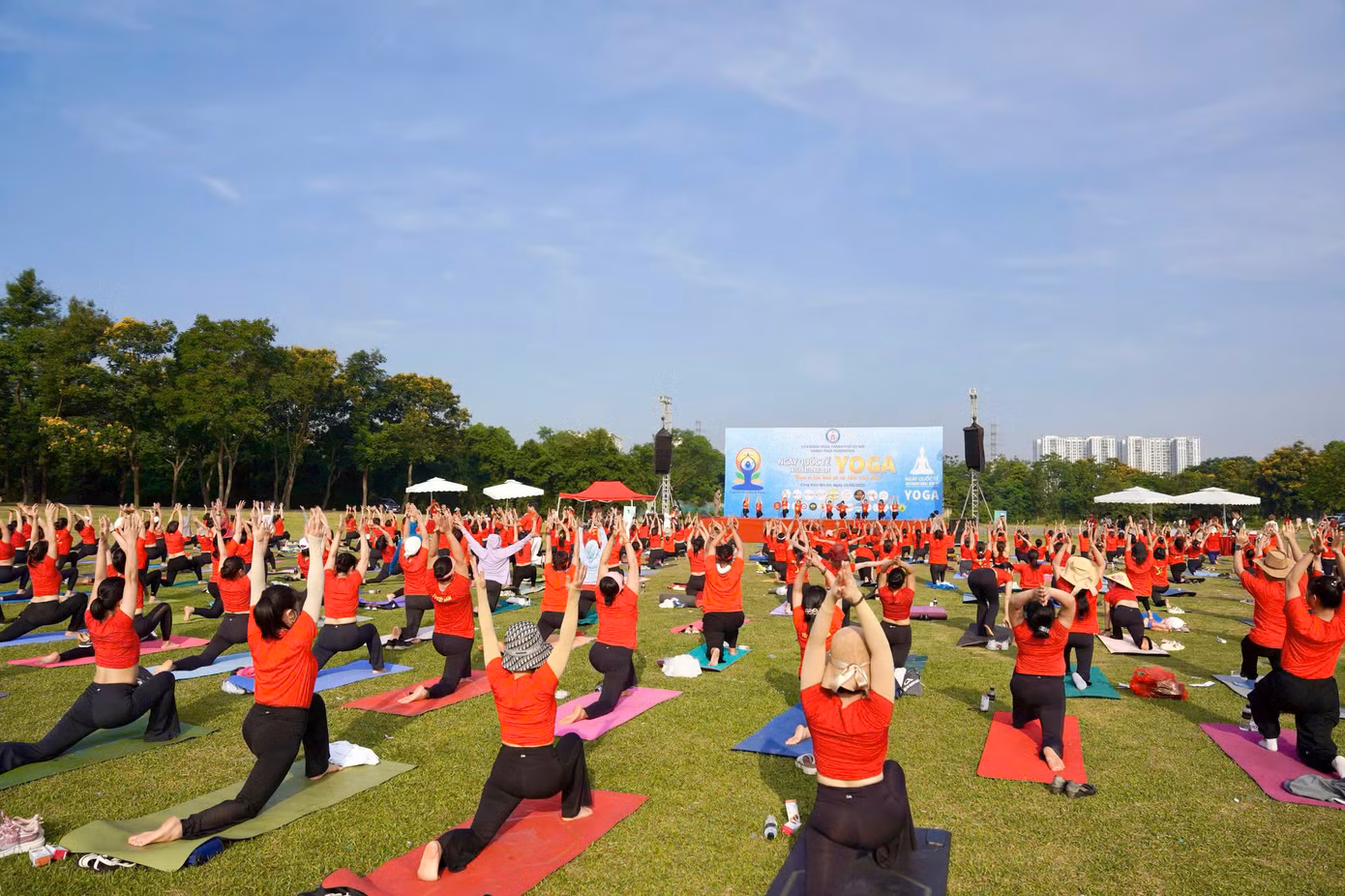 Chủ đề của năm 2025: “Yoga vì Hòa bình và Sức khỏe cộng đồng”. Đây cũng là dịp để người dân thủ đô quảng bá hình ảnh Việt Nam thân thiện, năng động, yêu chuộng hòa bình đến bạn bè thế giới. Chủ đề của năm 2025: “Yoga vì Hòa bình và Sức khỏe cộng đồng”. Đây cũng là dịp để người dân thủ đô quảng bá hình ảnh Việt Nam thân thiện, năng động, yêu chuộng hòa bình đến bạn bè thế giới.