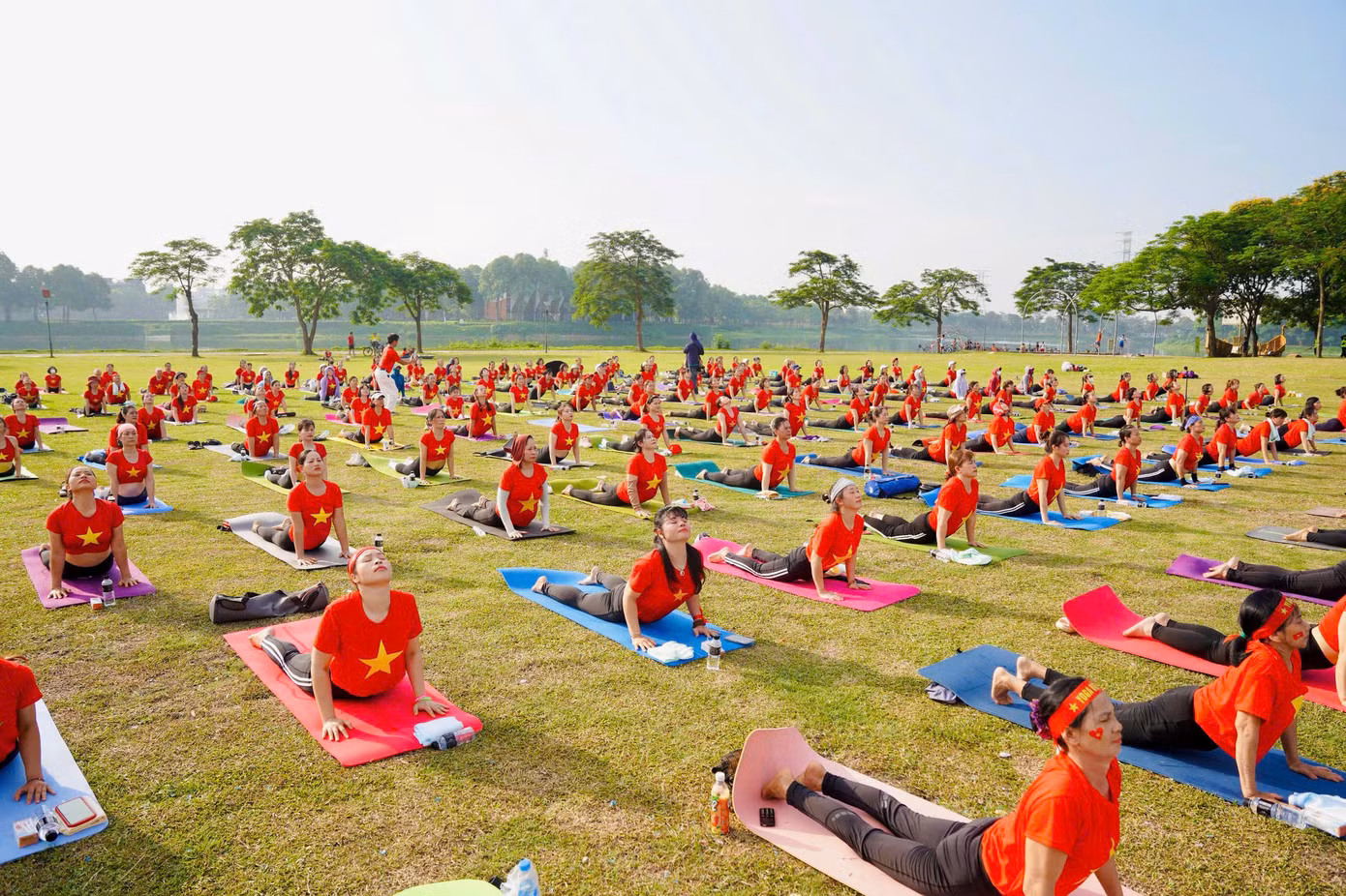 Chủ đề của năm 2025: “Yoga vì Hòa bình và Sức khỏe cộng đồng”. Đây cũng là dịp để người dân thủ đô quảng bá hình ảnh Việt Nam thân thiện, năng động, yêu chuộng hòa bình đến bạn bè thế giới. Chủ đề của năm 2025: “Yoga vì Hòa bình và Sức khỏe cộng đồng”. Đây cũng là dịp để người dân thủ đô quảng bá hình ảnh Việt Nam thân thiện, năng động, yêu chuộng hòa bình đến bạn bè thế giới.