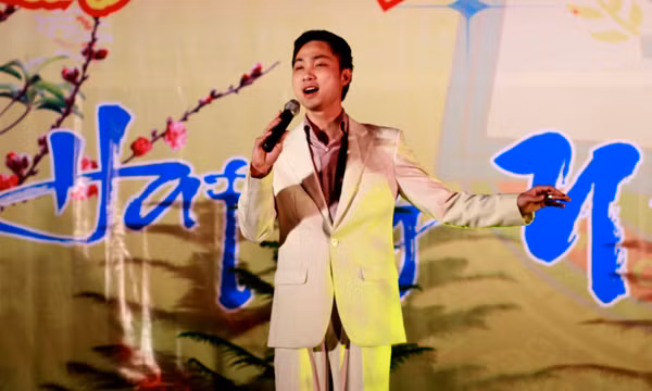 Chương trình còn có nhiều ca khúc nước ngoài như Chiều Matxcowva, Thời thanh niên sôi nổi (nhạc Nga), 