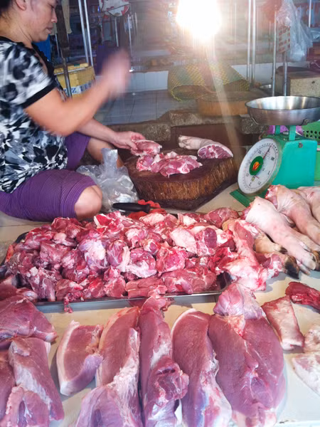 Sợ chất tạo nạc, nhiều người tiêu dùng quay lưng với thịt lợn	Ảnh: L.N