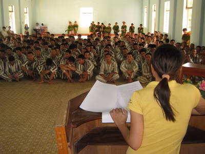 Phạm nhân xúc động khi nghe kể chuyện gia đình. Phạm nhân xúc động khi nghe kể chuyện gia đình