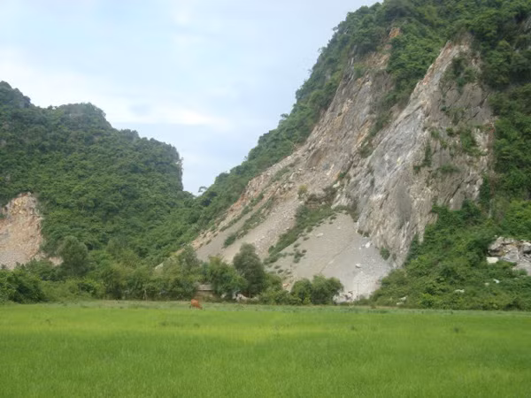 Ở Phong Nha - Kẻ Bàng, núi đang bị san, khỉ đang bị giết. Ở Phong Nha - Kẻ Bàng, núi đang bị san, khỉ đang bị giết