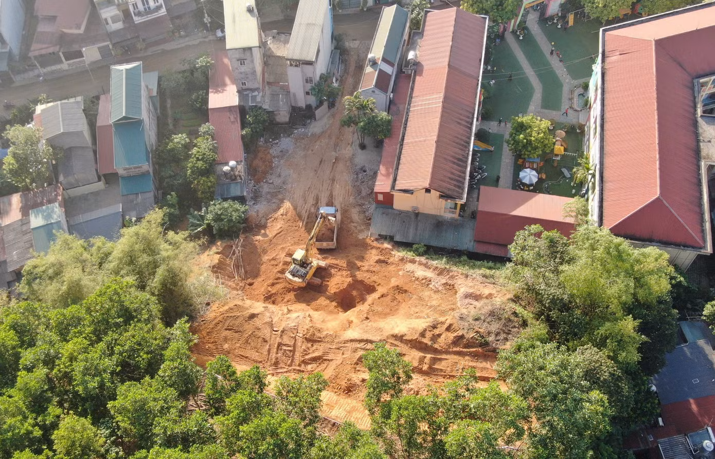 Trước tình hình cấp bách, các địa phương ở Yên Bái đã ban hành văn bản chỉ đạo, hướng dẫn để người dân chủ động giải pháp xử lý san gạt ta luy dương, hạ độ dốc, gia cố sườn đồi nhằm khôi phục lại chỗ ở, phòng chống sạt lở tiếp diễn.