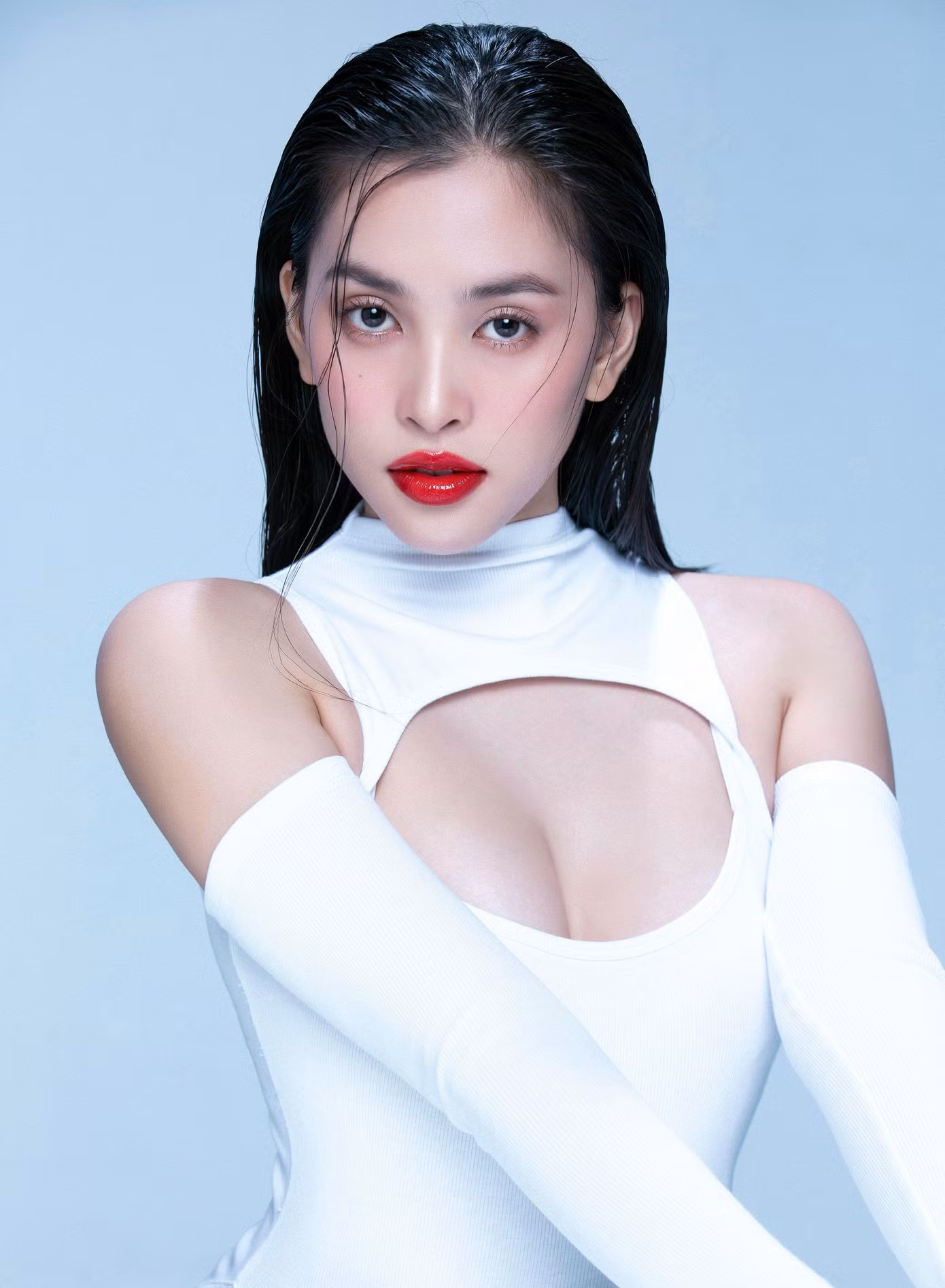 Với tài sắc của mình, cô đã được BTC Miss World Vietnam 2021 lựa chọn để trở thành một trong những Giám khảo quyền lực của cuộc thi.