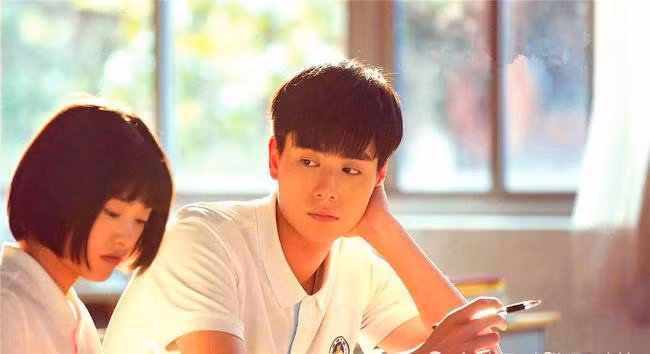 'Crush' một người giống như cuốn sách không nên lật ra trang đầu, chỉ vì lướt qua một cách ngẫu nhiên, bạn sẽ lưu luyến suốt đời. 'Crush' một người giống như cuốn sách không nên lật ra trang đầu, chỉ vì lướt qua một cách ngẫu nhiên, bạn sẽ lưu luyến suốt đời.