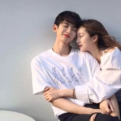 Tình yêu là vấn đề thà thiếu sót chứ không phải là chuyện không cần thiết, không cần phải vội vàng. Có tình thì đối xử hết lòng, không có yêu thì một mình vẫn thoải mái. Vì thế trong tình yêu đừng nghi ngờ, đừng suy nghĩ vẩn vơ, đừng quan tâm, đừng đau lòng, đừng khóc lóc, đừng đố kỵ, đừng ghen tị, đừng phức tạp hóa mọi chuyện.