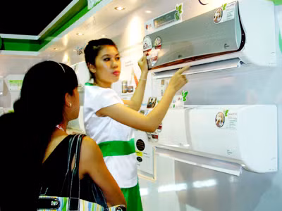 Sản phẩm điện tử nhập khẩu nguyên chiếc ngày càng tung hoành ở thị trường VN Ảnh: Đại Dương