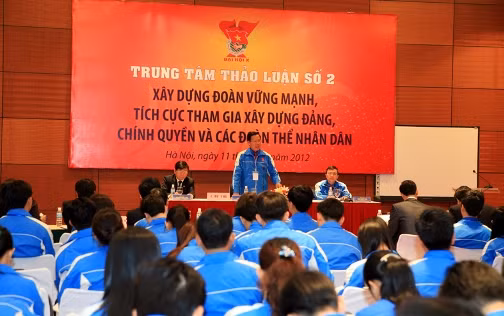 Đồng chí Phan Văn Mãi, Bí thư thường trực T.Ư Đoàn phát biểu tại Trung tâm thảo luận số 2