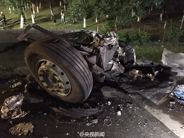 Tai nạn xe buýt thảm khốc trên cao tốc, 26 người chết ảnh 8