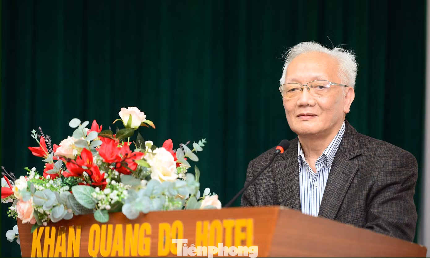 NGƯT, TS. Nguyễn Tùng Lâm trình bày tham luận tại tọa đàm. Ảnh: Dương Triều