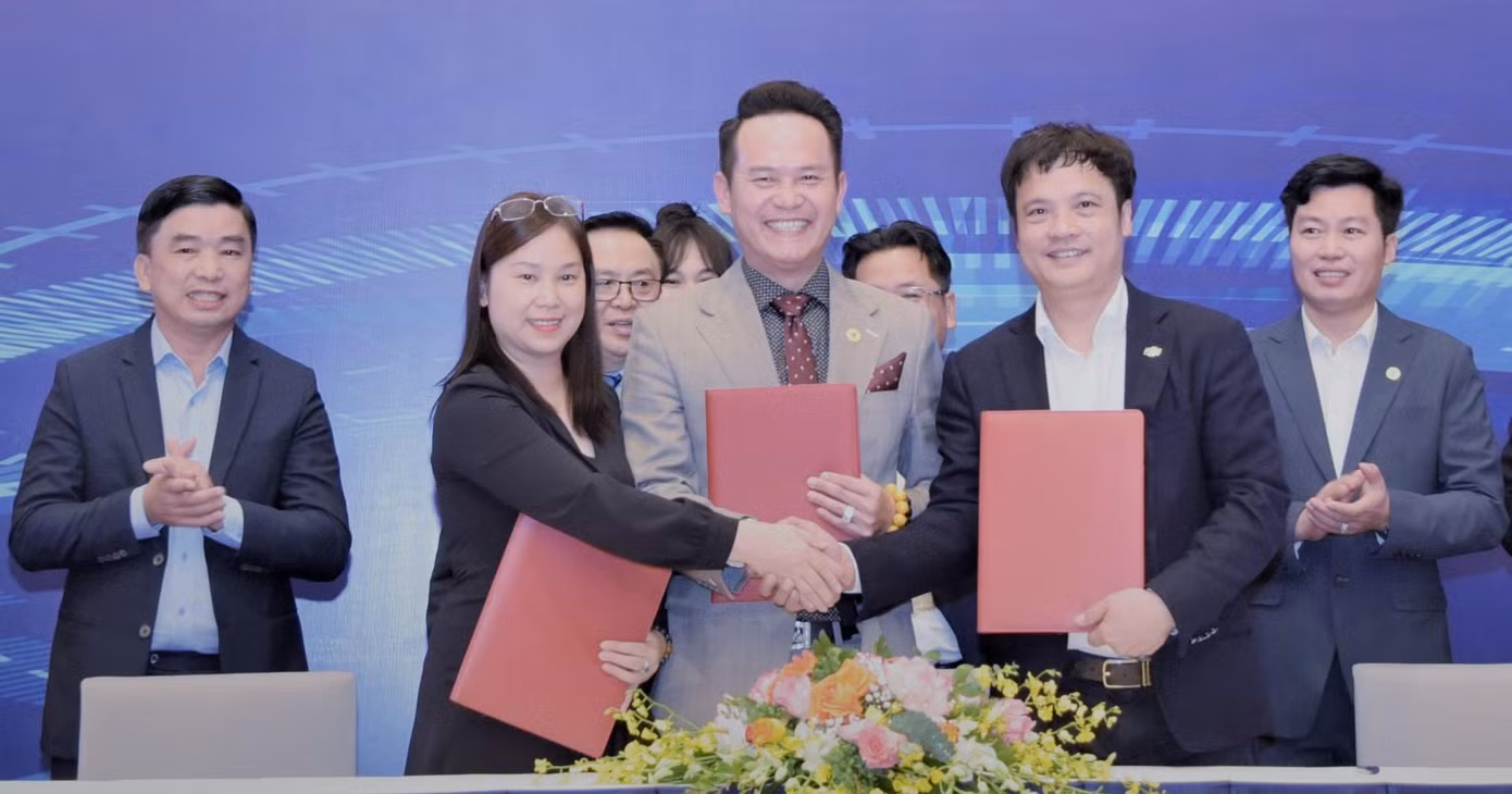 Đại diện ba bên ký thỏa thuận hợp tác