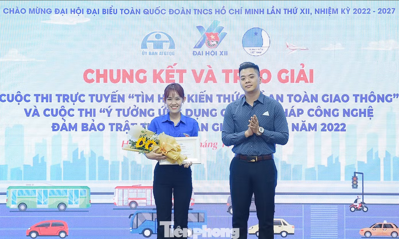 Thí sinh đoạt giải Khuyến khích cuộc thi “Thanh niên với văn hóa giao thông”. Ảnh: Xuân Tùng