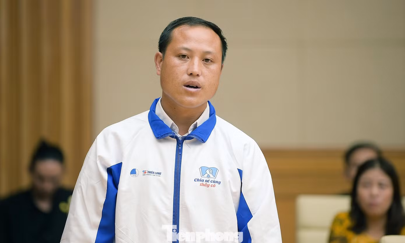 Thầy giáo Sùng A Trừ (dân tộc Mông) chia sẻ tại chương trình. Ảnh: Xuân Tùng