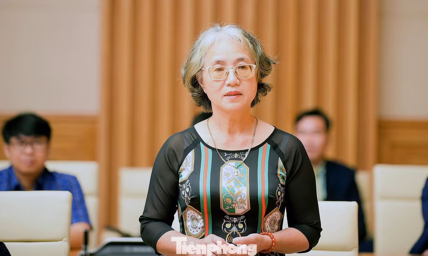 Cô giáo Nguyễn Thị Lê Dung chia sẻ tại chương trình. Ảnh: Xuân Tùng