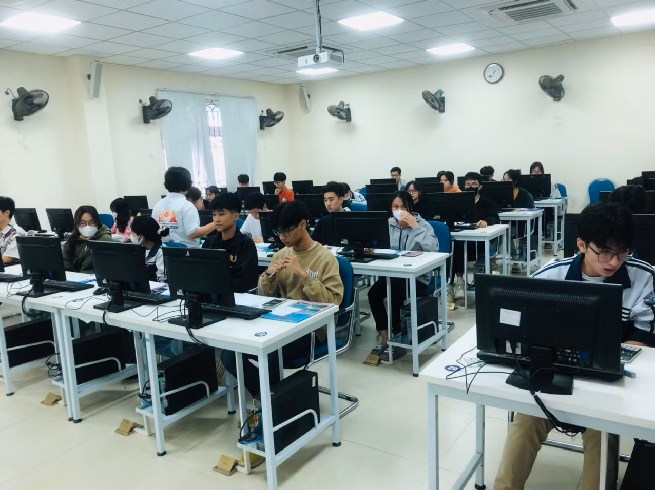 Thí sinh thi đánh giá năng lực năm 2023 do ĐH Quốc gia Hà Nội tổ chức