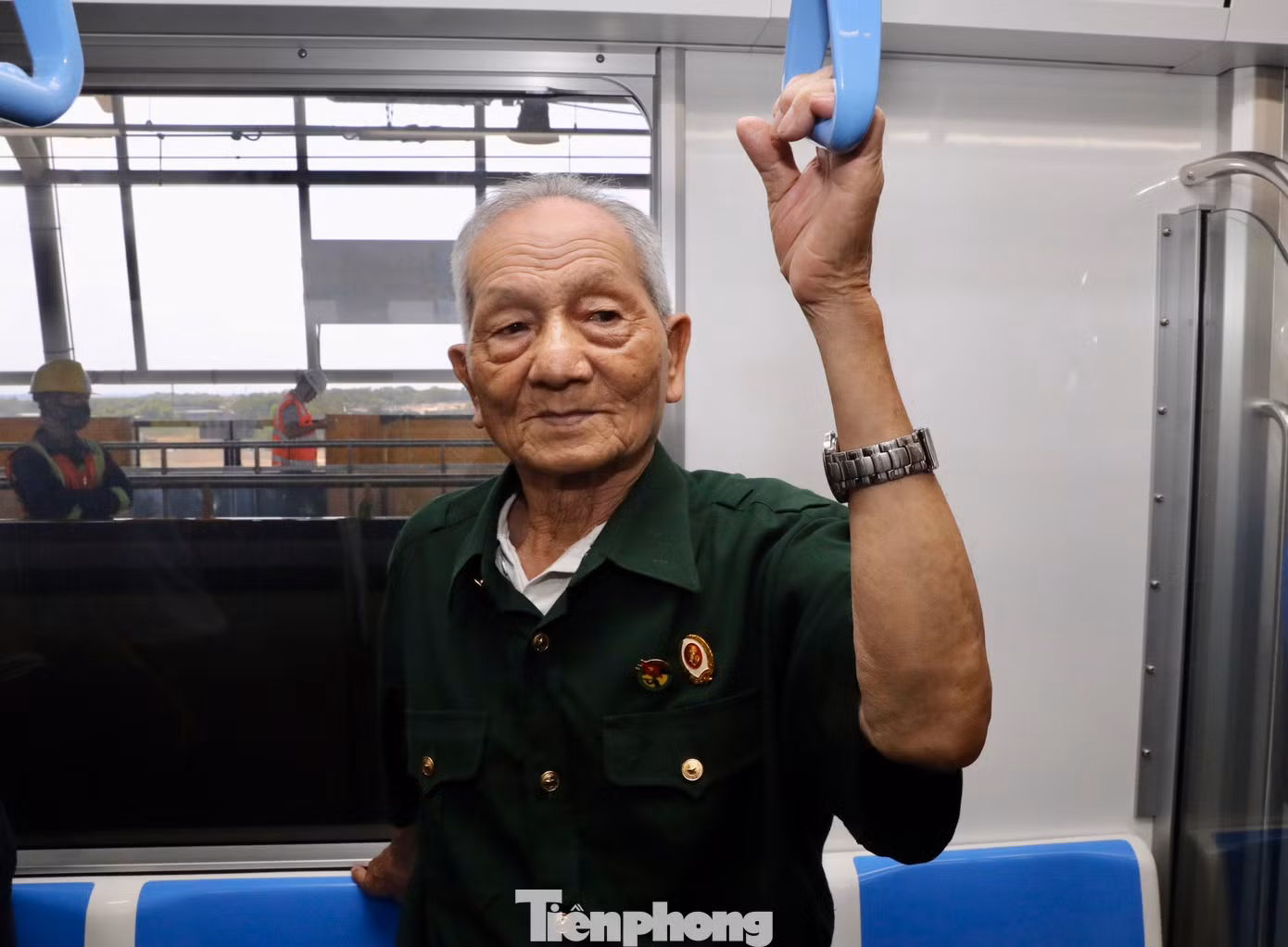 Lần đầu tham gia đi thử tàu metro số 1 TPHCM, ông Trịnh Hữu Cán cho biết ông rất vui và mong rằng sắp tới tàu sẽ chạy chính thức để nhiều người dân được trải nghiệm.
