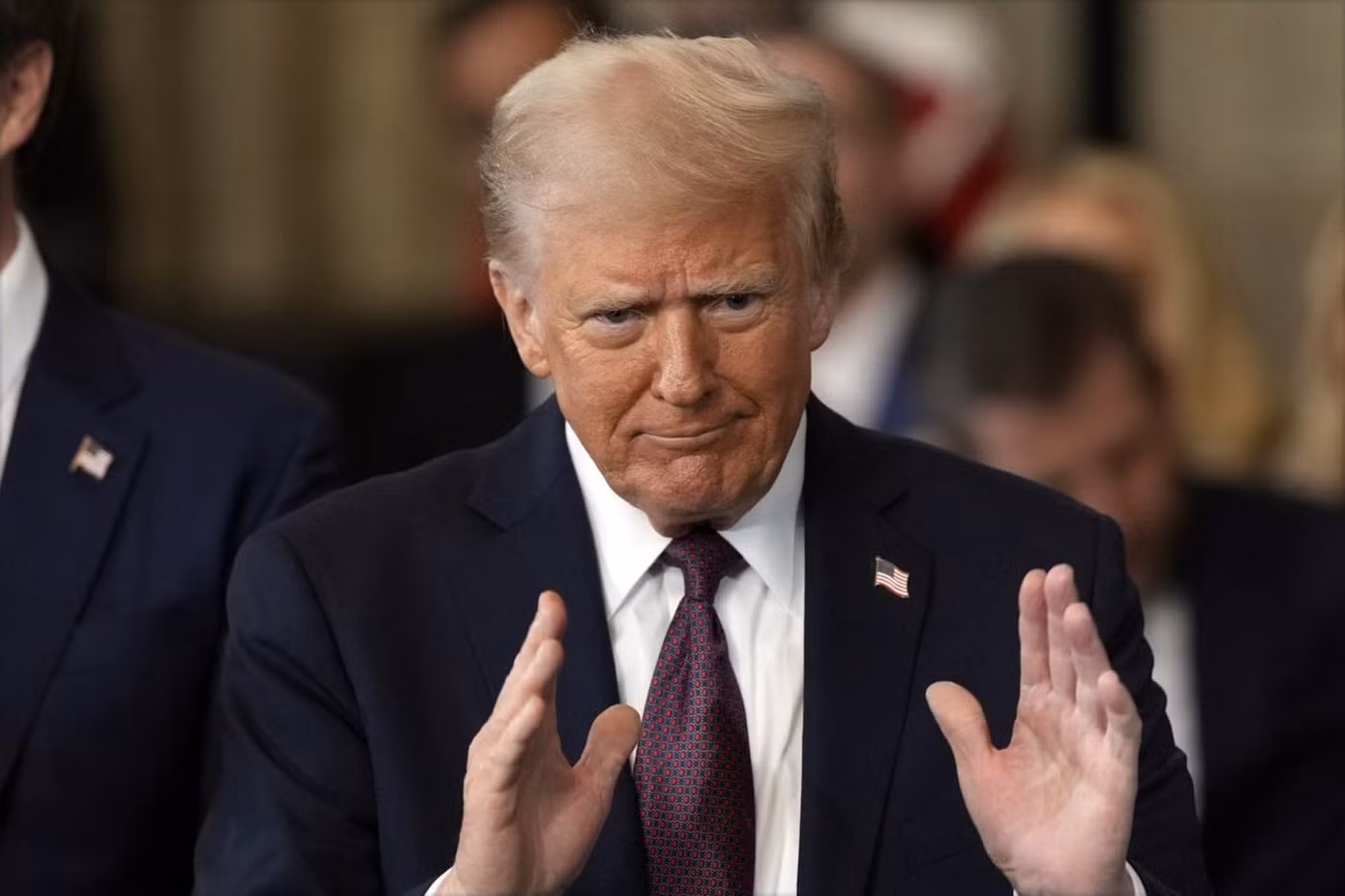 Chuyên gia cho rằng ông Trump kiềm chế bản thân hơn so với ngày thường khi dự lễ nhậm chức. Ảnh: AP. Chuyên gia cho rằng ông Trump kiềm chế bản thân hơn so với ngày thường khi dự lễ nhậm chức. Ảnh: AP.