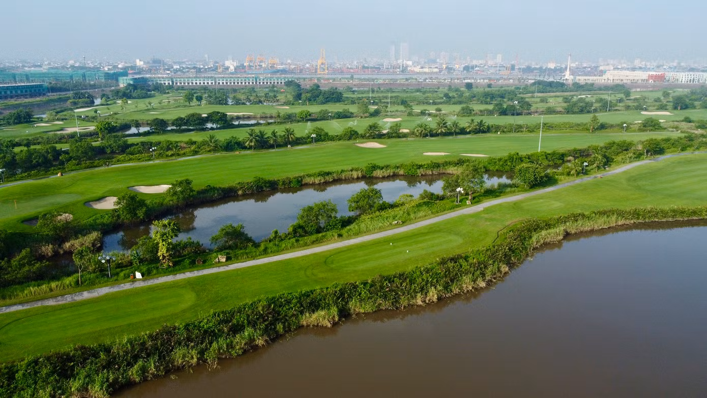 Golfer Nguyễn Đức Sơn dẫn đầu sau ngày thi đấu thứ nhất ảnh 17 Golfer Nguyễn Đức Sơn dẫn đầu sau ngày thi đấu thứ nhất ảnh 17