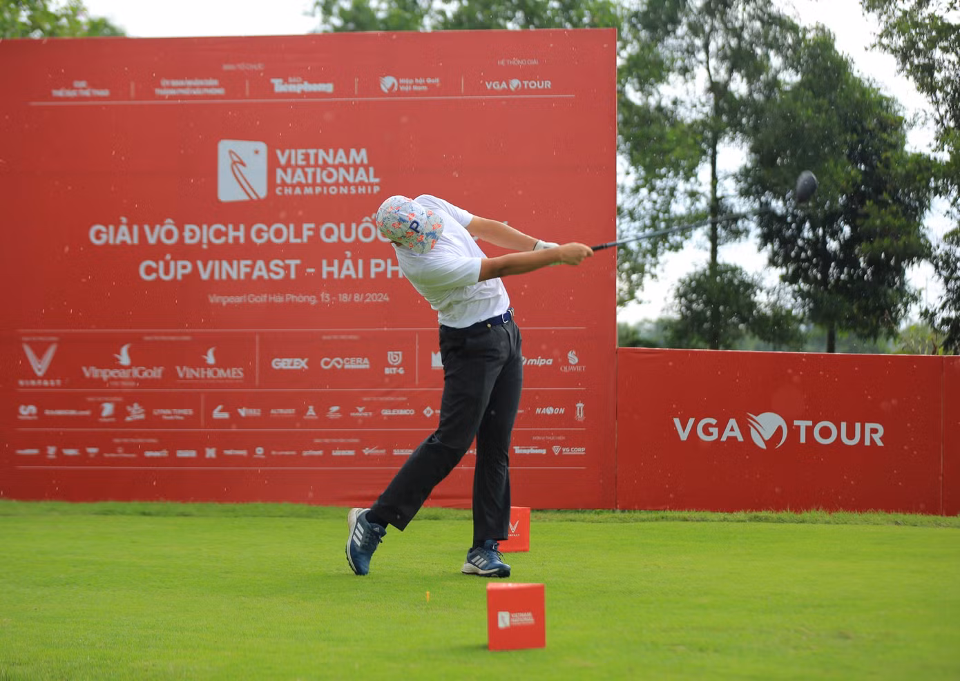 Golfer Nguyễn Đức Sơn dẫn đầu sau ngày thi đấu thứ nhất ảnh 60 Golfer Nguyễn Đức Sơn dẫn đầu sau ngày thi đấu thứ nhất ảnh 60