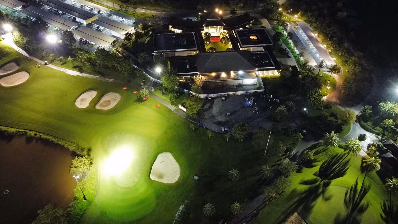 Vinpearl Golf Hải Phòng tuyệt đẹp khi màn đêm buông xuống. Vinpearl Golf Hải Phòng tuyệt đẹp khi màn đêm buông xuống.