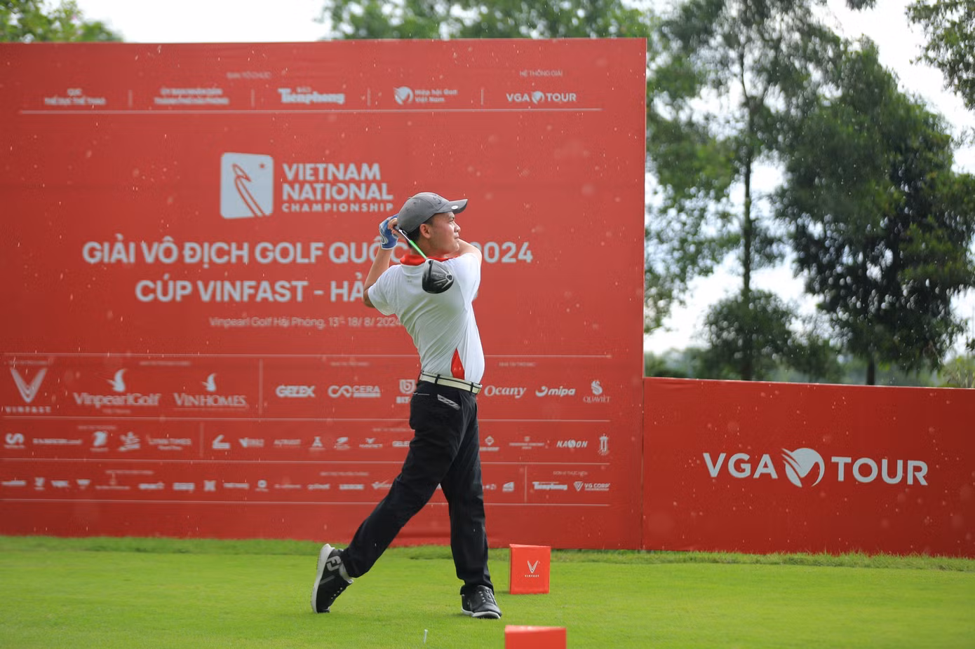 Golfer Nguyễn Đức Sơn dẫn đầu sau ngày thi đấu thứ nhất ảnh 62 Golfer Nguyễn Đức Sơn dẫn đầu sau ngày thi đấu thứ nhất ảnh 62
