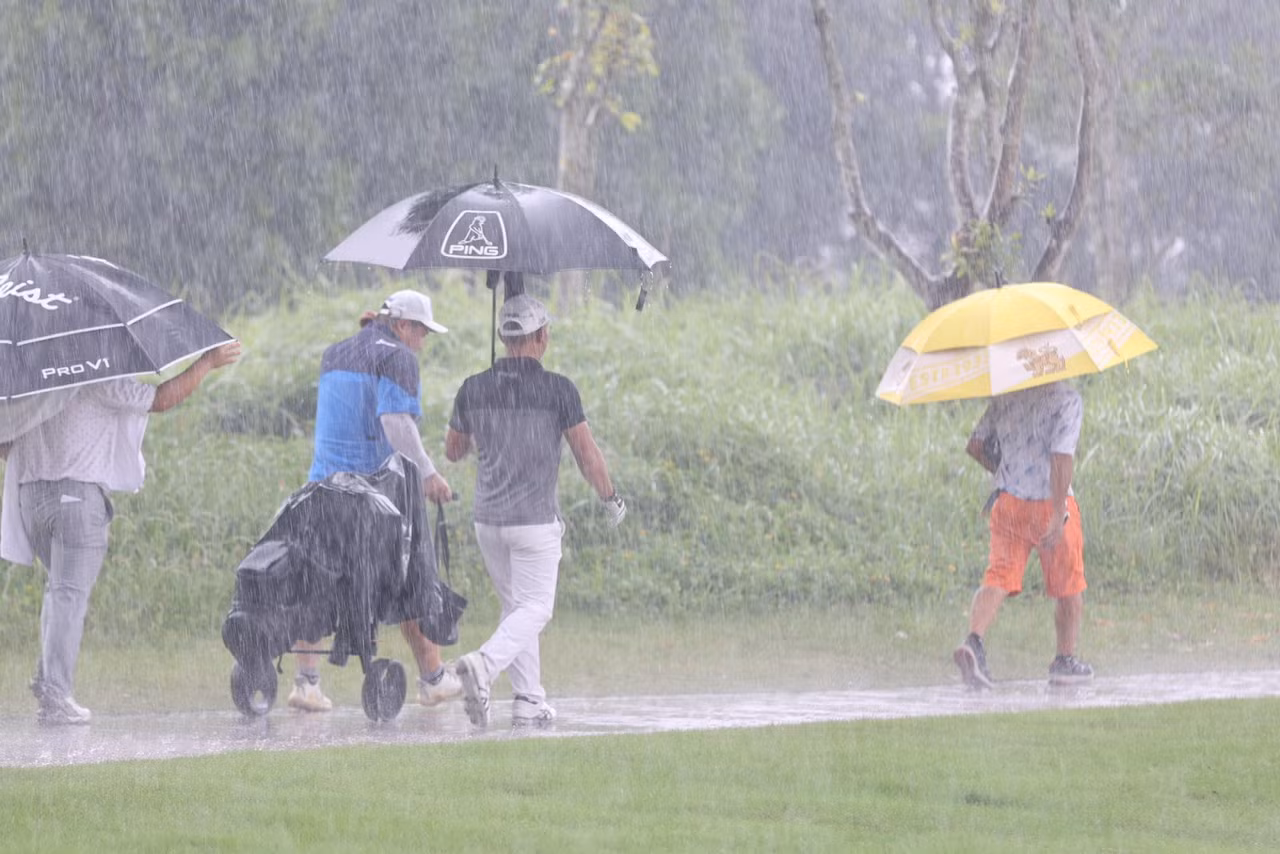 Golfer Nguyễn Đức Sơn dẫn đầu sau ngày thi đấu thứ nhất ảnh 102 Golfer Nguyễn Đức Sơn dẫn đầu sau ngày thi đấu thứ nhất ảnh 102