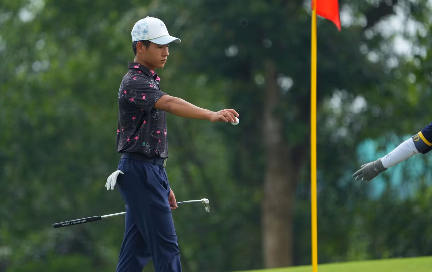 Golfer Nguyễn Đức Sơn dẫn đầu sau ngày thi đấu thứ nhất ảnh 79 Golfer Nguyễn Đức Sơn dẫn đầu sau ngày thi đấu thứ nhất ảnh 79