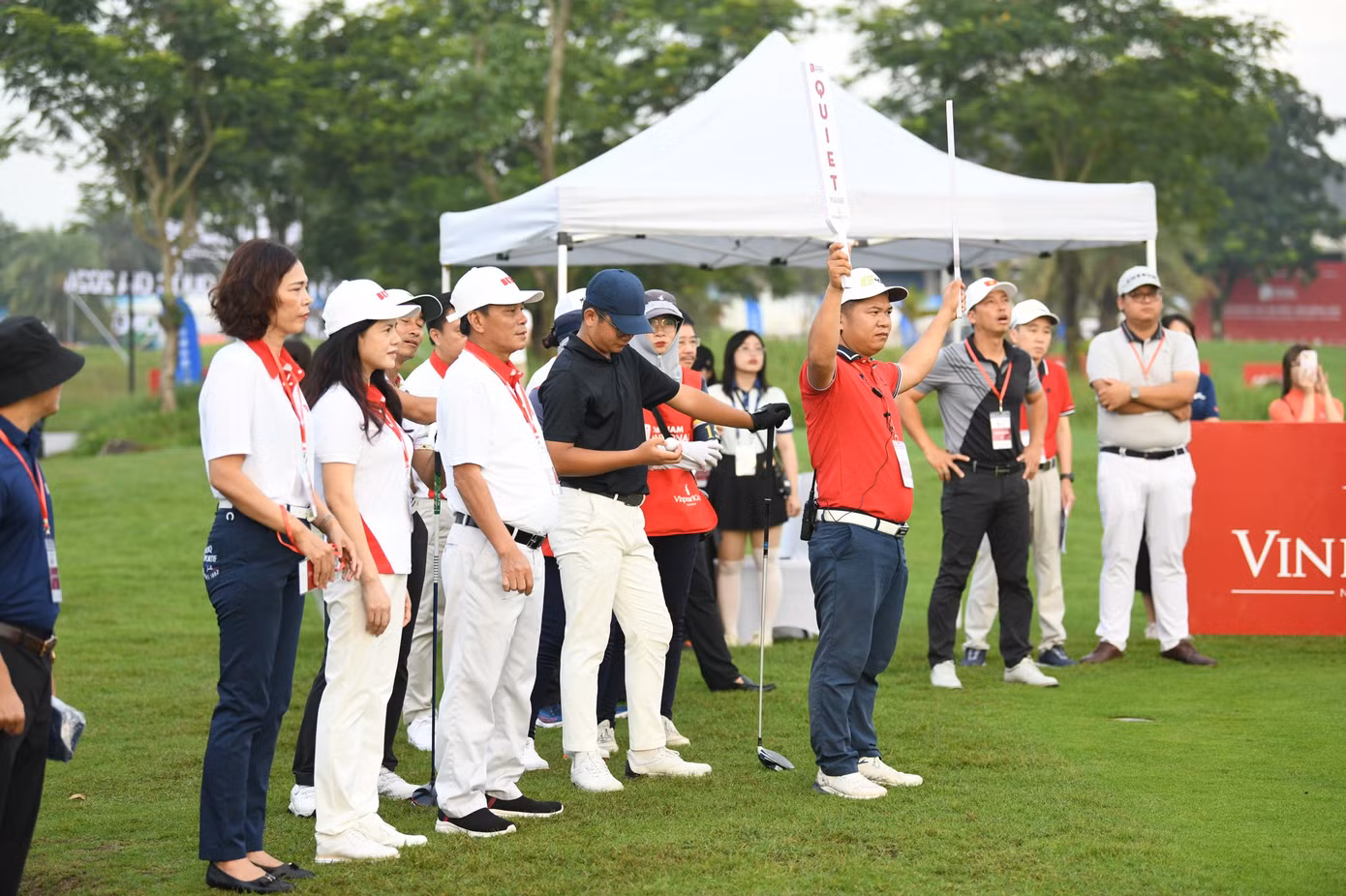 Golfer Nguyễn Đức Sơn dẫn đầu sau ngày thi đấu thứ nhất ảnh 8 Golfer Nguyễn Đức Sơn dẫn đầu sau ngày thi đấu thứ nhất ảnh 8