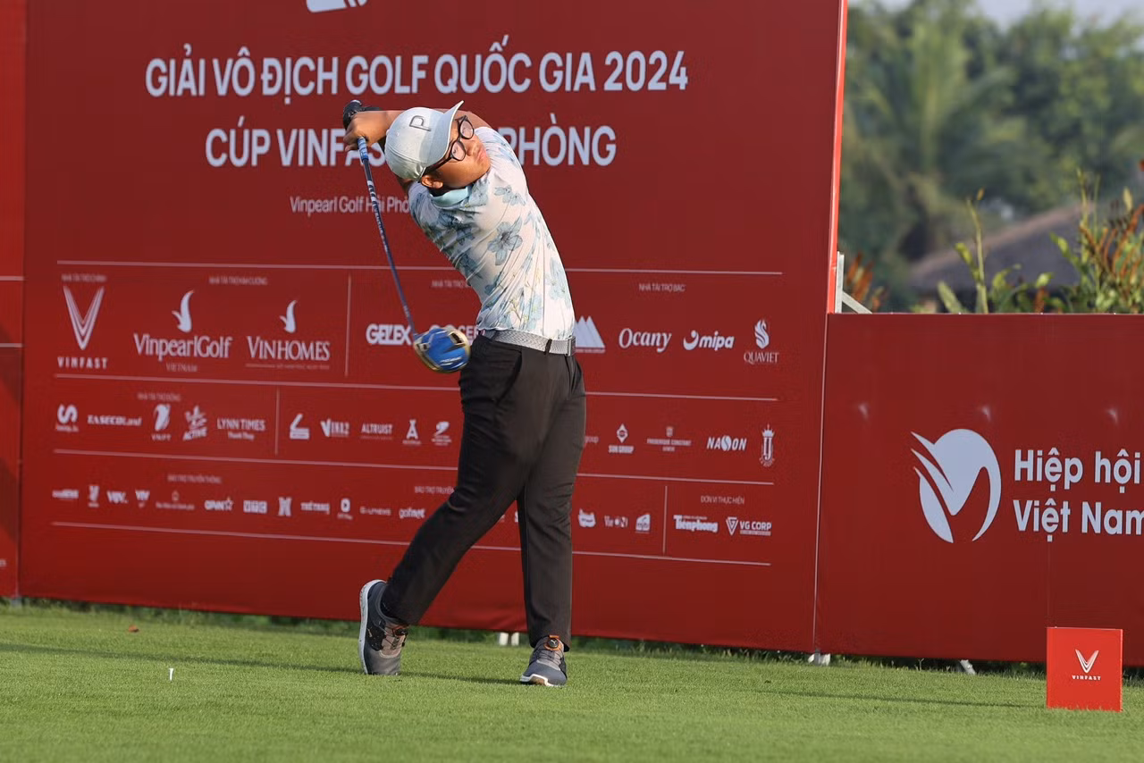 Golfer Nguyễn Đức Sơn dẫn đầu sau ngày thi đấu thứ nhất ảnh 24 Golfer Nguyễn Đức Sơn dẫn đầu sau ngày thi đấu thứ nhất ảnh 24
