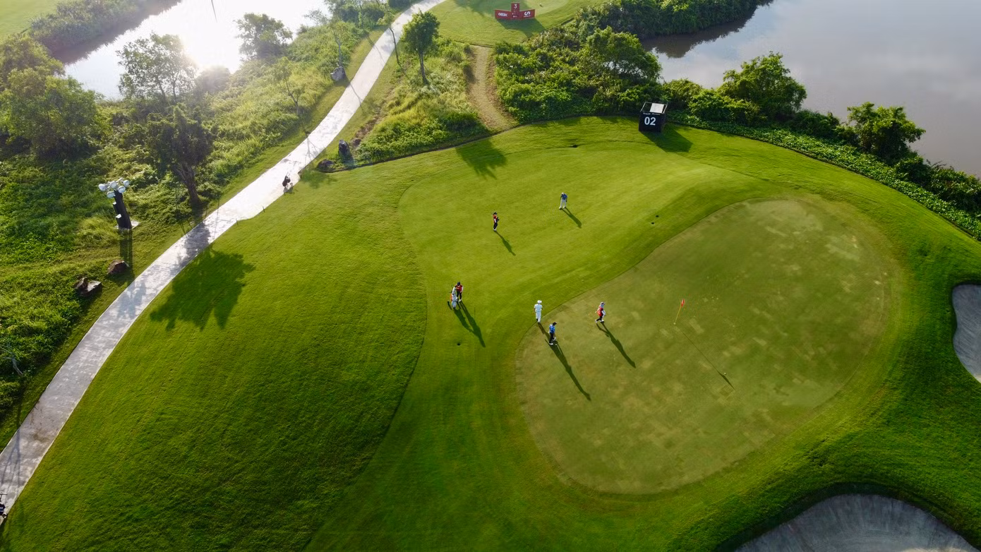Golfer Nguyễn Đức Sơn dẫn đầu sau ngày thi đấu thứ nhất ảnh 15 Golfer Nguyễn Đức Sơn dẫn đầu sau ngày thi đấu thứ nhất ảnh 15