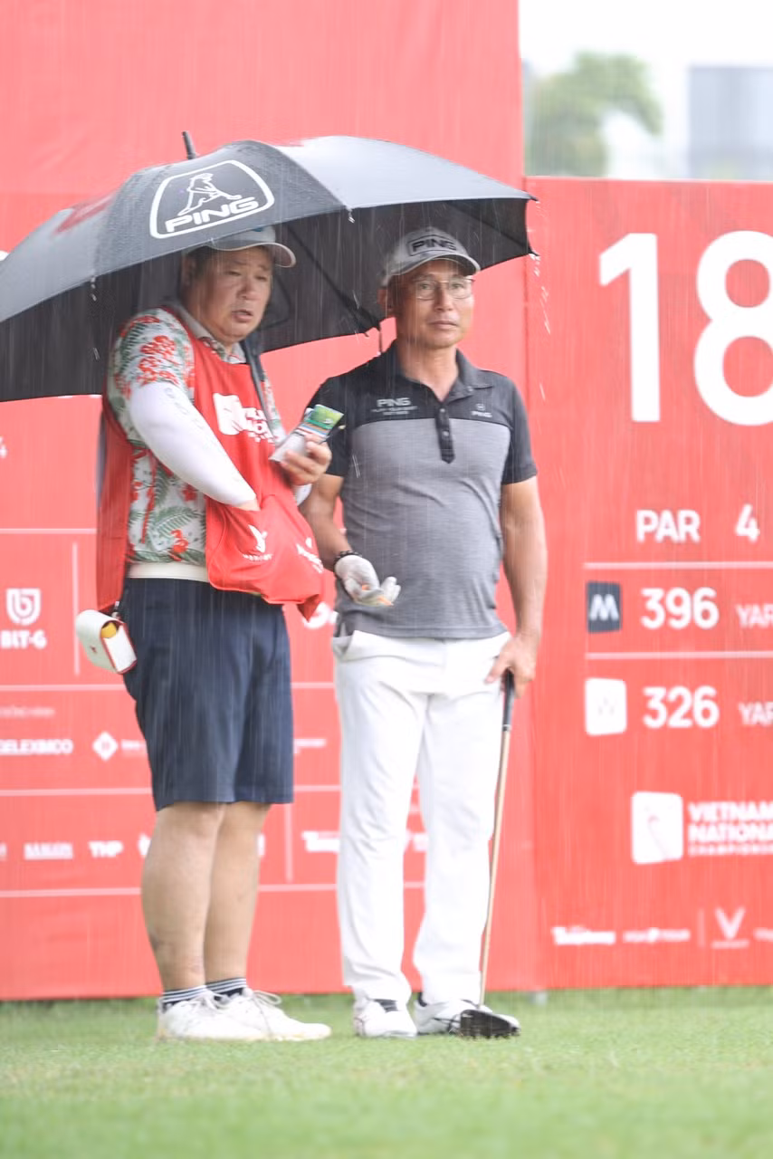 Golfer Nguyễn Đức Sơn dẫn đầu sau ngày thi đấu thứ nhất ảnh 99 Golfer Nguyễn Đức Sơn dẫn đầu sau ngày thi đấu thứ nhất ảnh 99