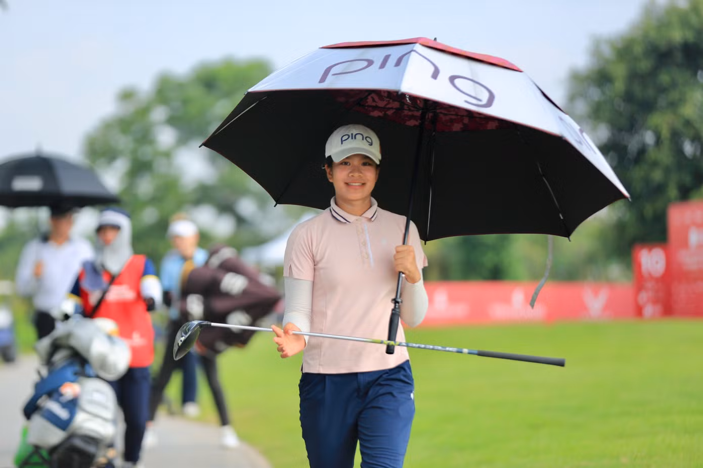Golfer Gia Hân tươi tắn trên Vinpearl Golf Hải Phòng. Golfer Gia Hân tươi tắn trên Vinpearl Golf Hải Phòng.