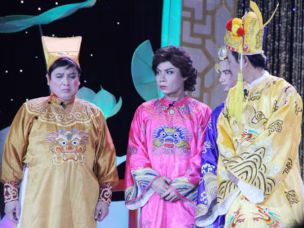 Chí Trung vai Táo Giao Thông (ngoài cùng bên trái) Ảnh: T.Toan