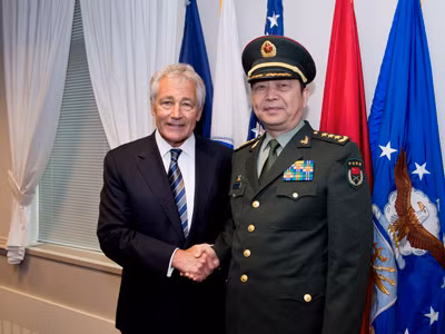 Bộ trưởng Quốc phòng Mỹ Chuck Hagel đón người đồng cấp Trung Quốc tại Lầu Năm Góc hôm 19/8. Ảnh: Xinhua. Bộ trưởng Quốc phòng Mỹ Chuck Hagel đón người đồng cấp Trung Quốc tại Lầu Năm Góc hôm 19/8. Ảnh: Xinhua
