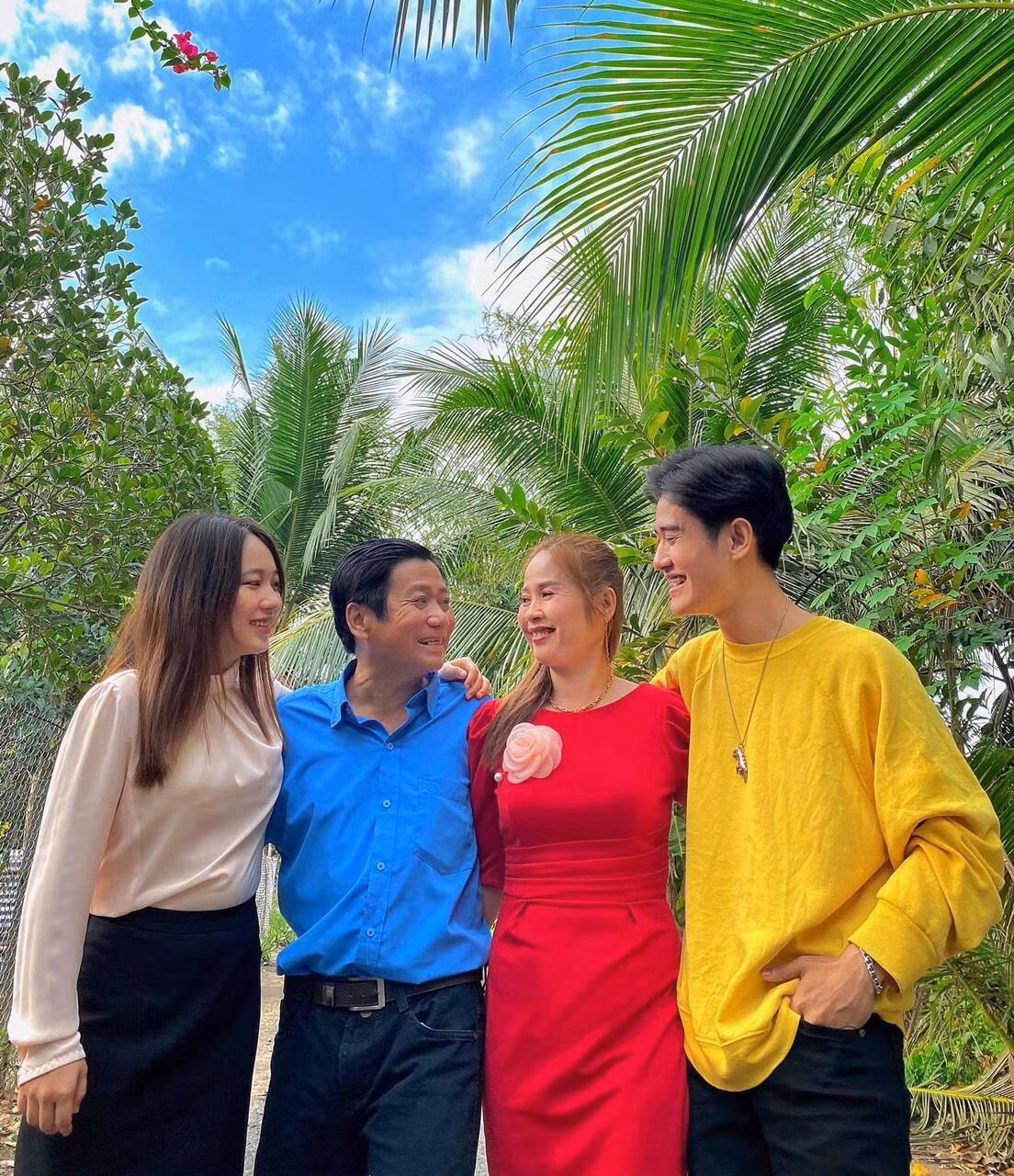 Nhựt Quan và gia đình.