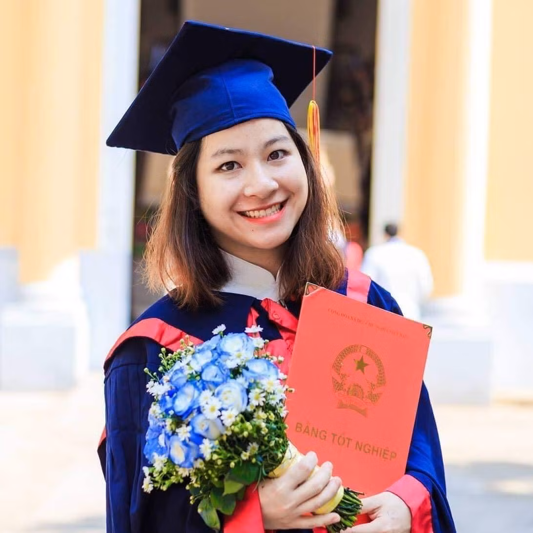 Bích Liên tốt nghiệp cử nhân Kế Toán tại ĐH Sài Gòn, năm 2016. (Ảnh: NVCC) Bích Liên tốt nghiệp cử nhân Kế Toán tại ĐH Sài Gòn, năm 2016. (Ảnh: NVCC)