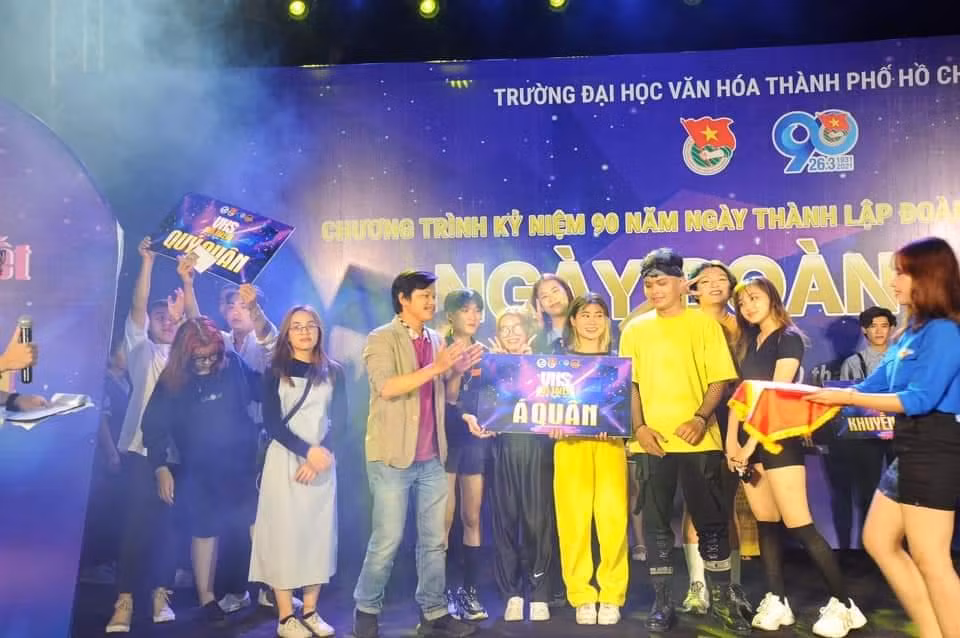 Quang Đạo giành được nhiều giải thưởng về nhảy múa. Quang Đạo giành được nhiều giải thưởng về nhảy múa.