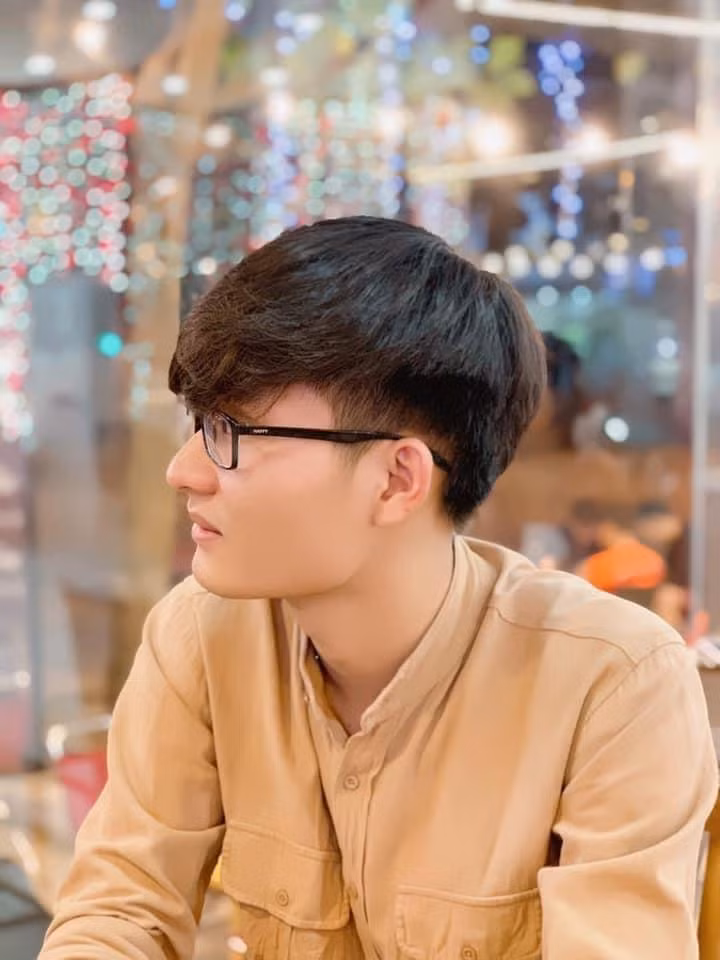 Văn Tài luôn hoà đồng và gần gũi với các học trò.