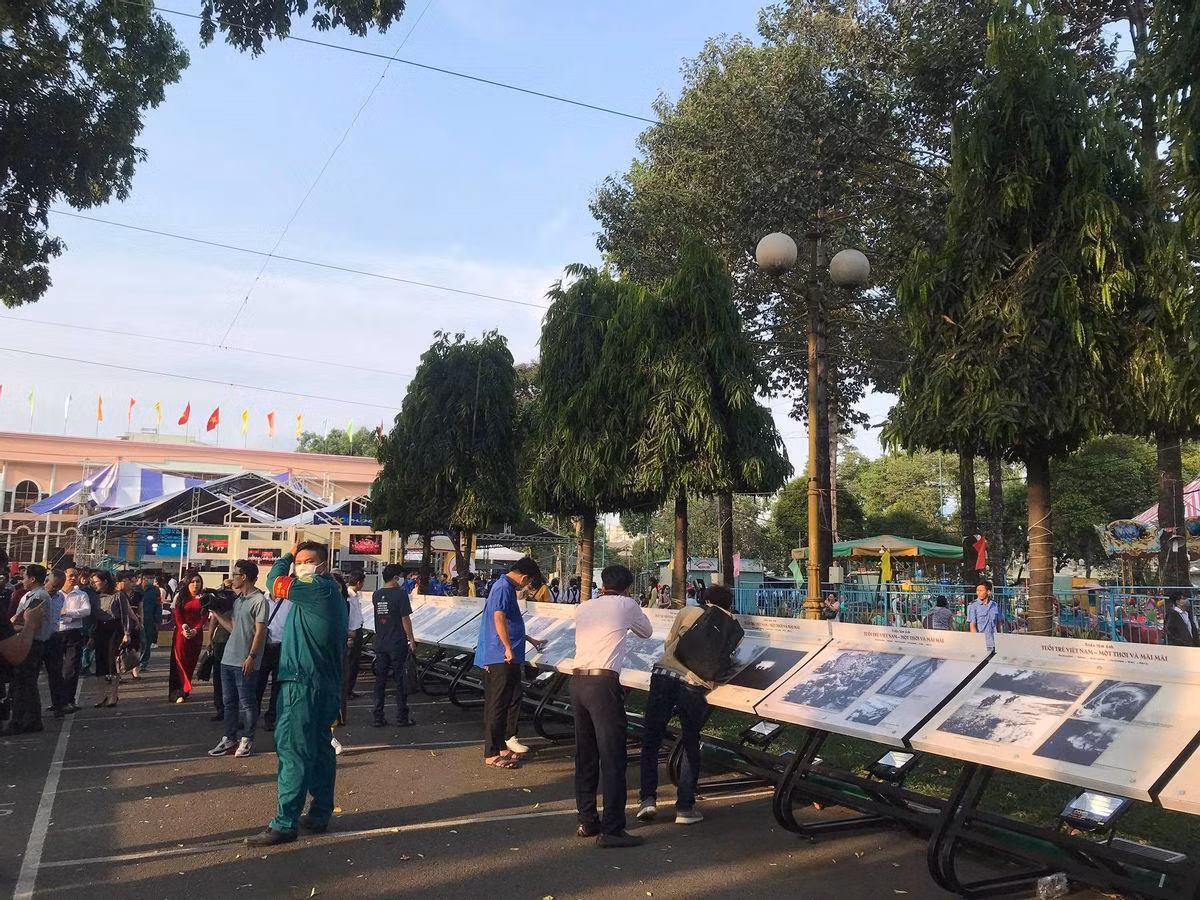 Những hoạt động triển lãm ảnh cũng diễn ra trong khuôn khổ "Tuần lễ sách TP. HCM".
