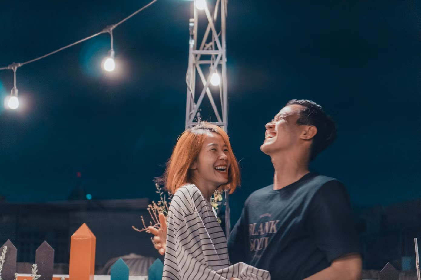 Bình cho biết tuy xuất phát trễ hơn Yến và những diễn viên múa chuyên nghiệp khác, anh vẫn luôn hết lòng ủng hộ vợ và cùng vợ thăng hoa trong từng vở diễn. Bình cho biết tuy xuất phát trễ hơn Yến và những diễn viên múa chuyên nghiệp khác, anh vẫn luôn hết lòng ủng hộ vợ và cùng vợ thăng hoa trong từng vở diễn.