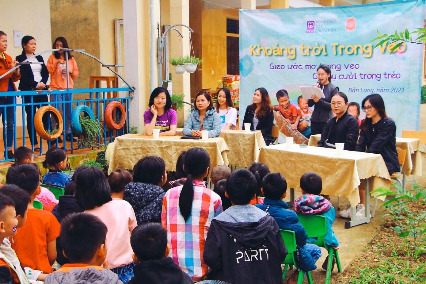Các hoạt động giao lưu, tuyên truyền bảo vệ môi trường cho các em nhỏ.